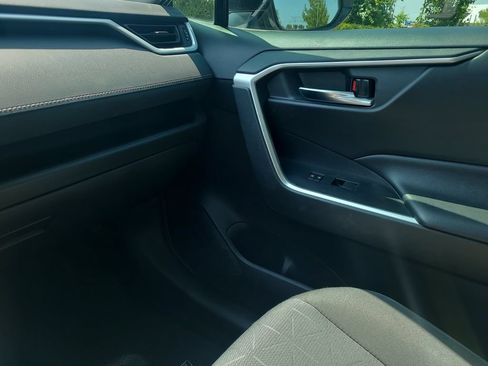 Used 2020 Toyota RAV4 XLE FWD image 21