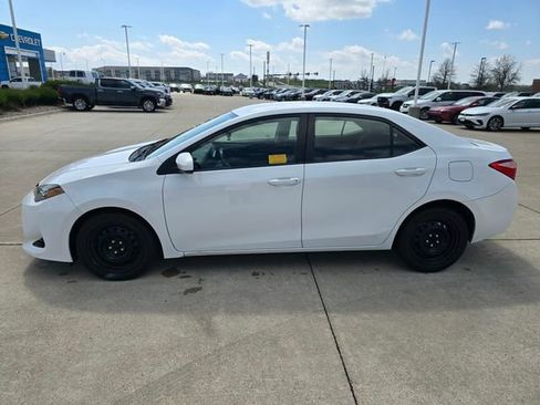 Used 2018 Toyota Corolla LE image 4