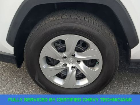 Used 2022 Toyota RAV4 LE image 17