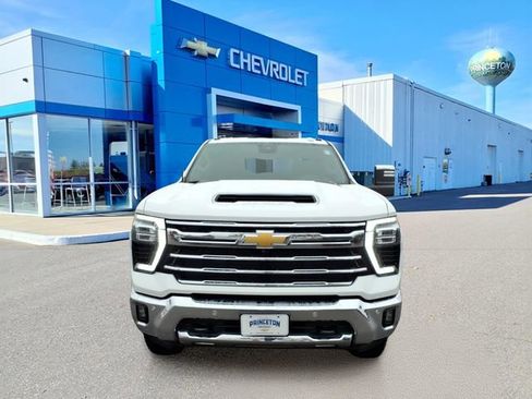 Used 2025 Chevrolet Silverado 3500 LTZ w/ LTZ Premium Package image 9