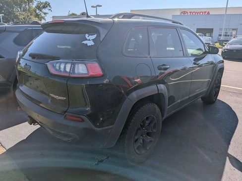 Used 2019 Jeep Cherokee Trailhawk AWD/4WD image 3