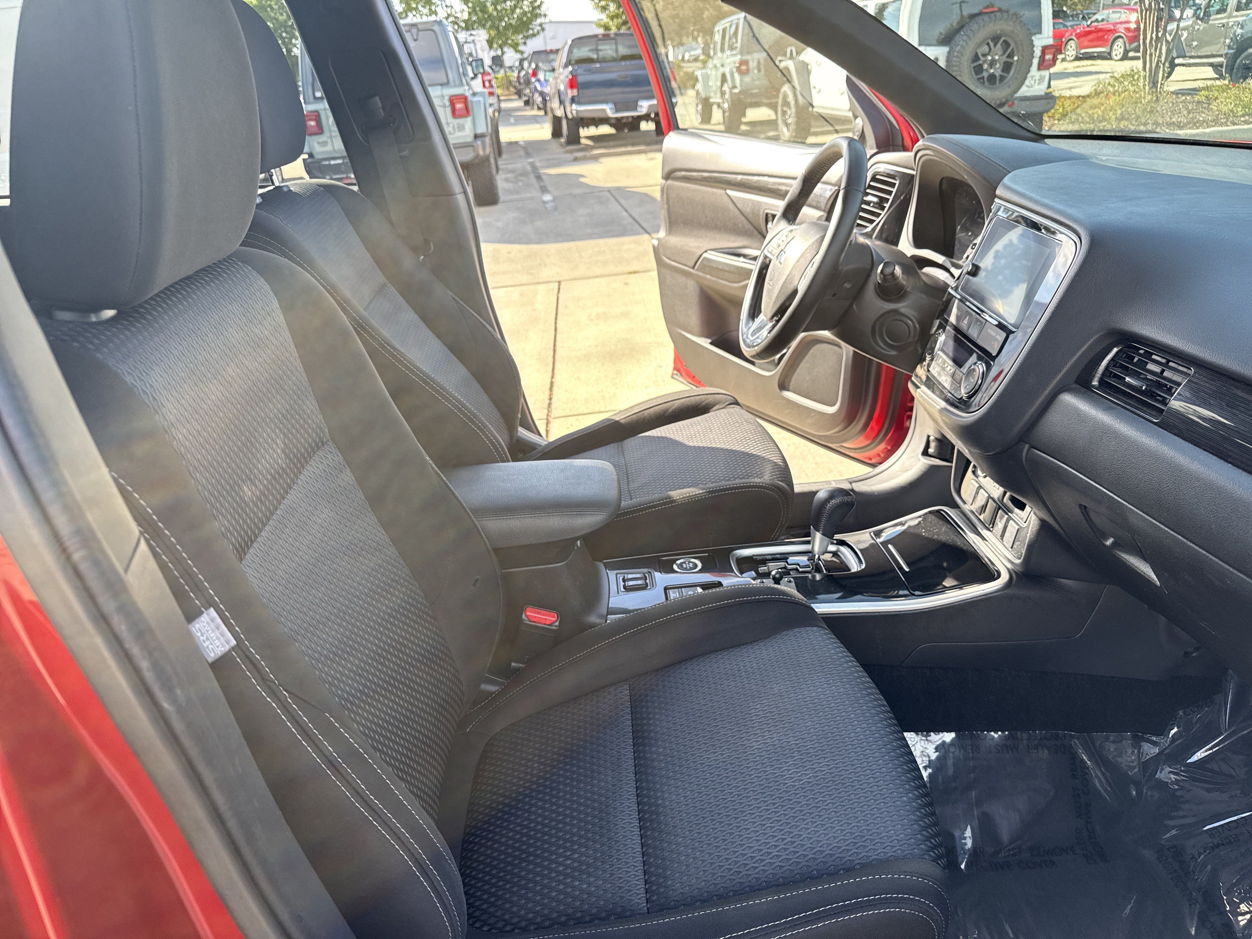Used 2018 Mitsubishi Outlander LE AWD/4WD image 31