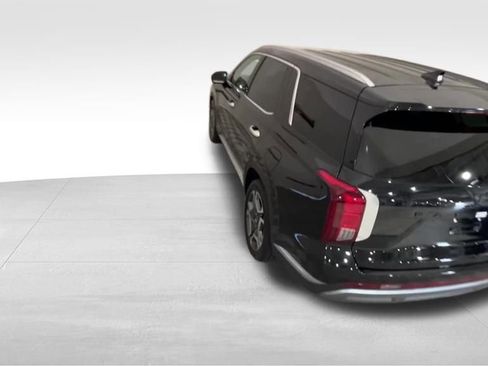 Certified 2025 Hyundai Palisade SEL image 11