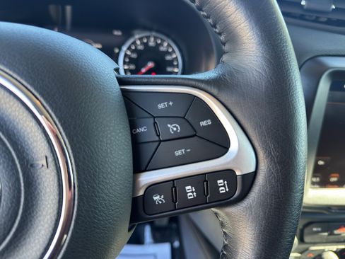 Used 2023 Jeep Renegade Limited image 18