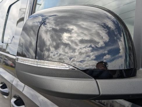 New 2025 Volkswagen ID. Buzz Pro S RWD image 11