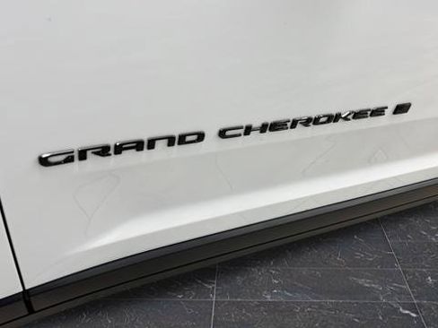 Used 2024 Jeep Grand Cherokee L Limited w/ Black Appearance Package AWD/4WD image 43