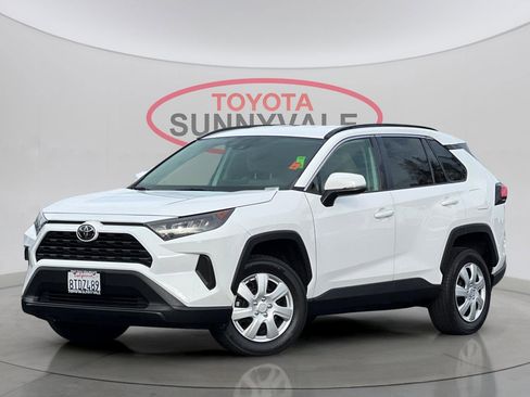 Used 2020 Toyota RAV4 LE image 2