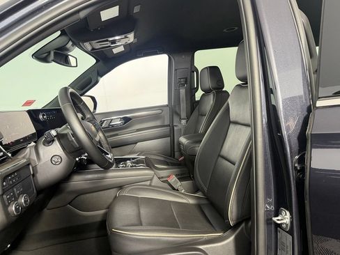 Used 2025 Chevrolet Tahoe Premier AWD/4WD image 21