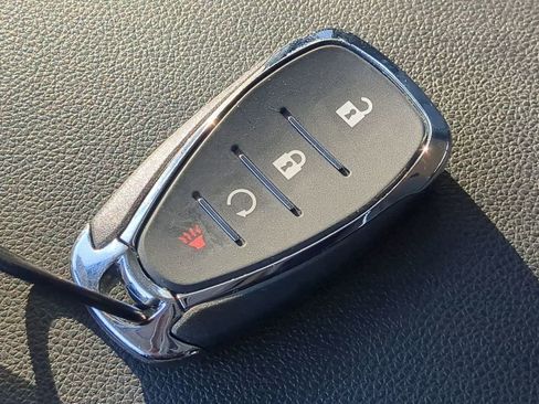 Used 2025 Chevrolet Trax LT w/ LT Convenience Package image 28