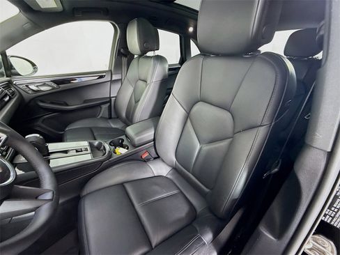 Used 2024 Porsche Macan image 5
