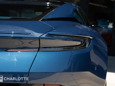 Used 2025 Aston Martin DB12 Coupe RWD image 17