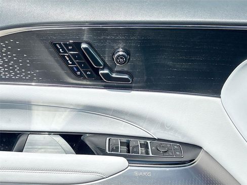 Used 2023 Cadillac Lyriq 2WD image 18