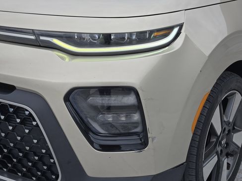 Used 2020 Kia Soul EX image 11