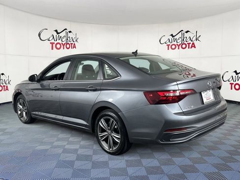 Used 2024 Volkswagen Jetta SE image 5