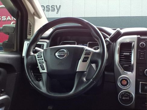Used 2019 Nissan Titan SV w/ SV Convenience Package image 18