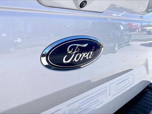 Used 2019 Ford F150 Lariat w/ Equipment Group 502A Luxury AWD/4WD image 10