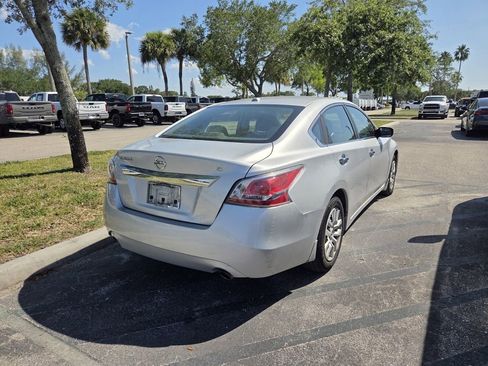 Used 2015 Nissan Altima 2.5 S w/ Power Driver Seat Package FWD image 4