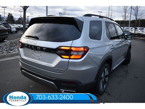 New 2026 Honda Pilot Touring image 7