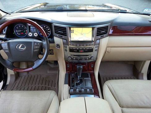 Used 2011 Lexus LX 570 4WD image 33