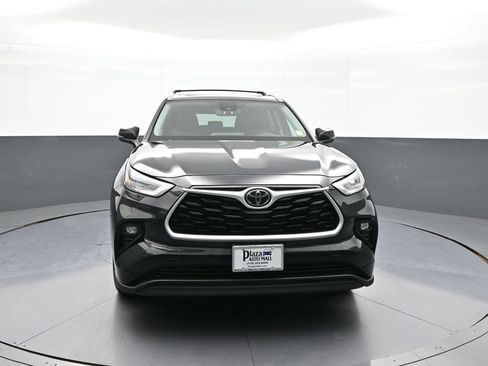 Certified 2020 Toyota Highlander XLE AWD/4WD image 2