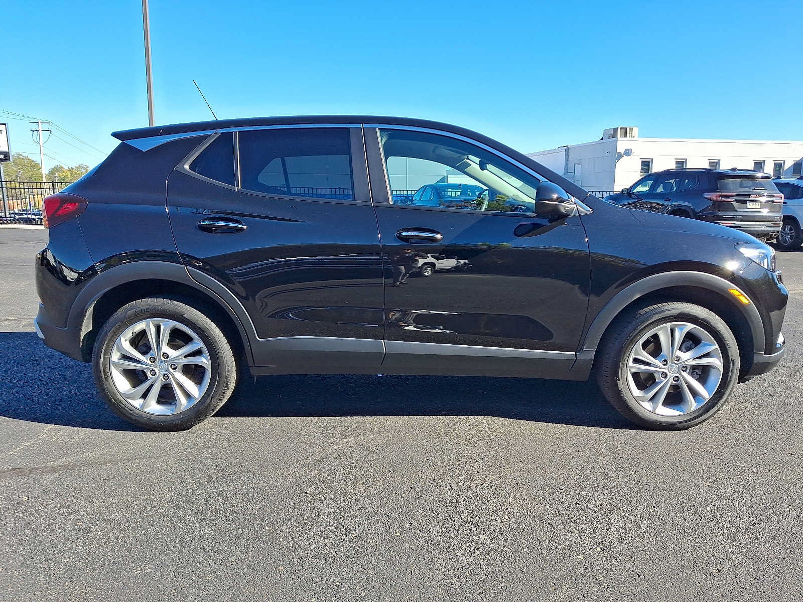 Used 2023 Buick Encore GX Preferred w/ Cold Weather Comfort Package AWD/4WD image 8