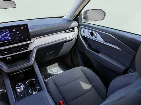 Used 2025 Ford Explorer Active RWD image 30