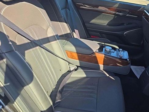 Used 2019 Genesis G90 3.3T Premium image 8