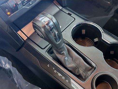 Used 2018 Ford Explorer XLT w/ Equipment Group 202A image 20