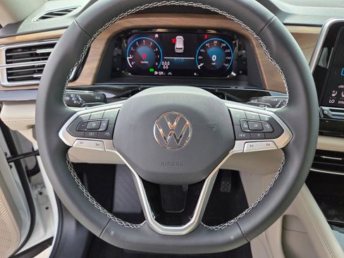 New 2026 Volkswagen Atlas SE FWD image 11