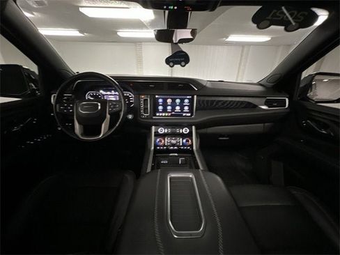 Used 2021 GMC Yukon Denali w/ Denali Premium Package image 21