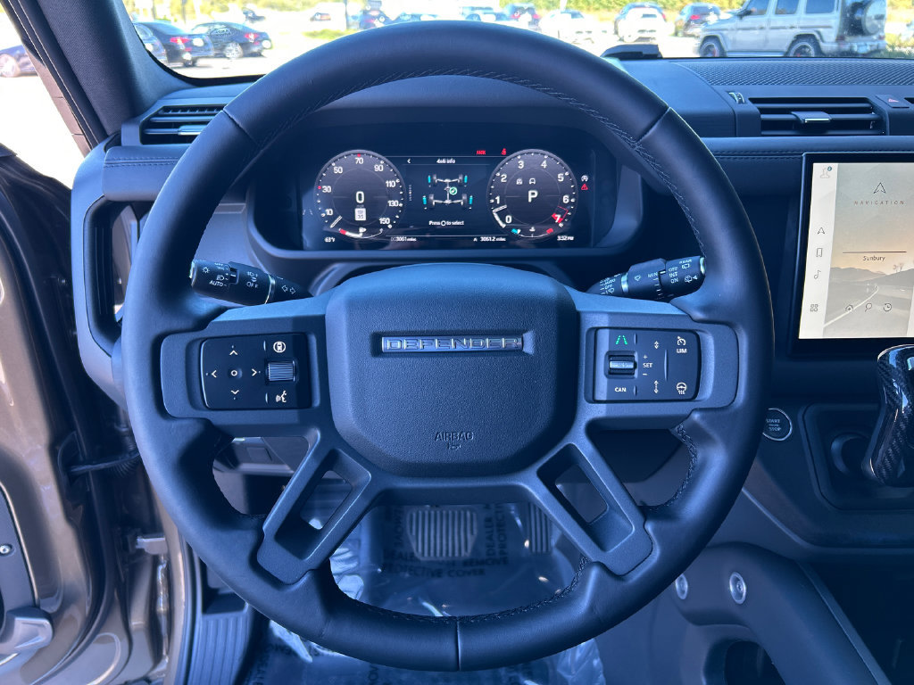 Used 2025 Land Rover Defender 130 X-Dynamic SE AWD/4WD image 17