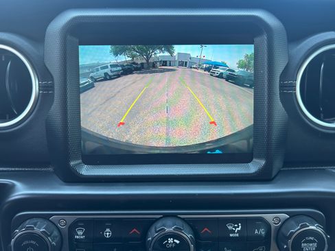 Used 2023 Jeep Wrangler Unlimited Sahara w/ Cold Weather Group AWD/4WD image 28