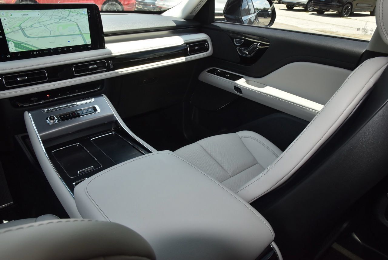 New 2026 Lincoln Aviator 2WD image 18