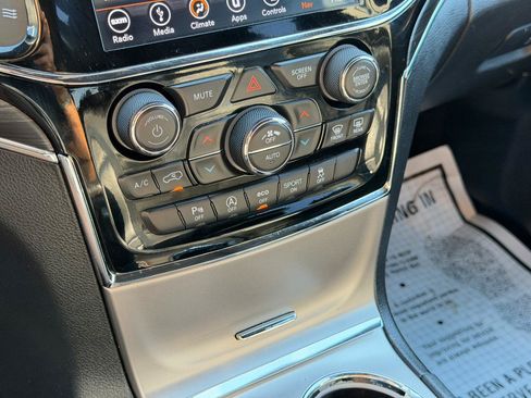 Used 2019 Jeep Grand Cherokee Limited AWD/4WD image 25