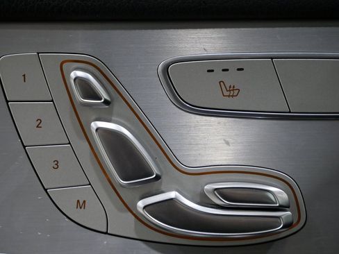 Used 2019 Mercedes-Benz GLC 300 4MATIC image 15