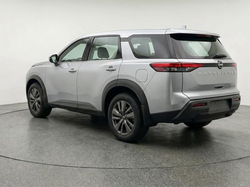 Used 2025 Nissan Pathfinder SV image 6
