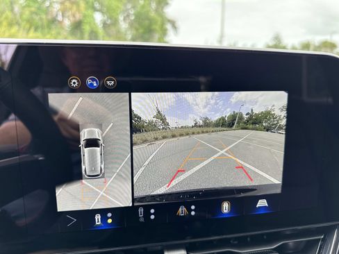 New 2026 Chevrolet Equinox RS w/ Convenience Package III FWD image 25