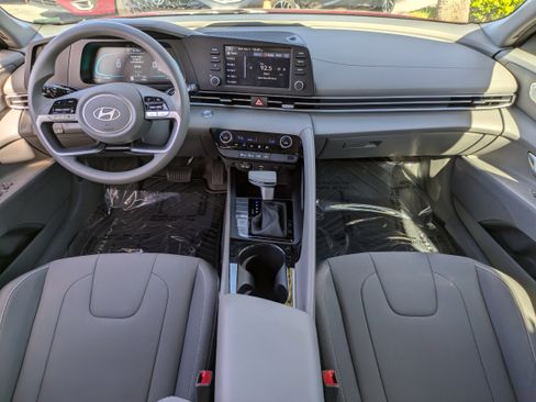 Used 2025 Hyundai Elantra Blue image 15