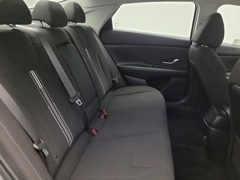 Used 2025 Hyundai Elantra SEL FWD image 19