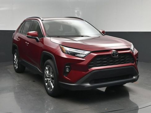 Used 2022 Toyota RAV4 XLE Premium FWD image 8