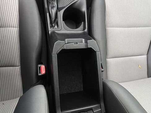 Used 2013 Toyota RAV4 LE AWD/4WD image 34