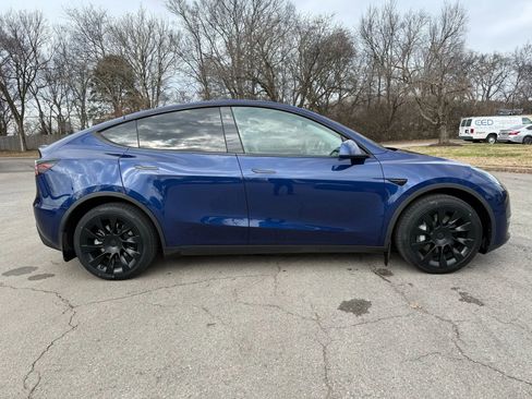 Used 2023 Tesla Model Y Long Range image 5