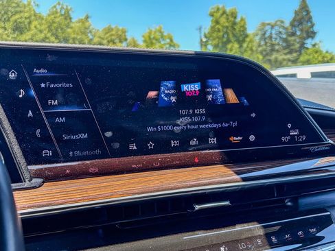 Used 2024 Cadillac Escalade Premium Luxury AWD/4WD image 10