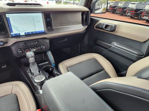 Used 2024 Ford Bronco Wildtrak image 14