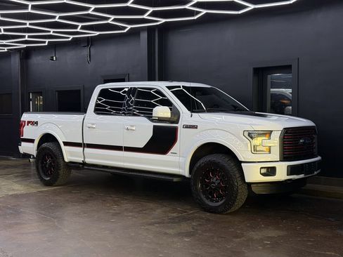 Used 2016 Ford F150 Lariat w/ Equipment Group 502A Luxury AWD/4WD image 11