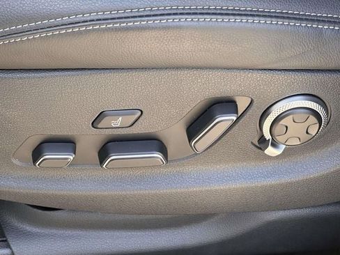 Used 2025 Genesis GV70 3.5T Sport image 17