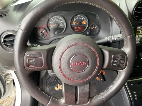 Used 2015 Jeep Patriot Latitude AWD/4WD image 11