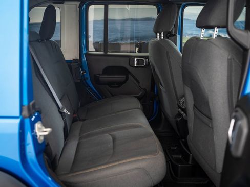 Used 2024 Jeep Wrangler Unlimited image 37