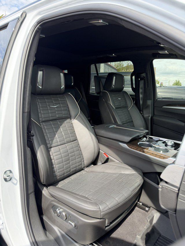Used 2026 Cadillac Escalade Platinum Sport AWD/4WD image 48