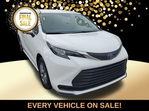 Used 2025 Toyota Sienna LE image 4